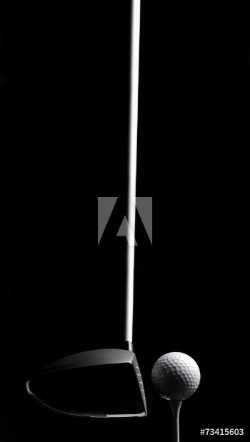 Image de Golf Wood with a Golf Ball and Golf Tee Isolated on Black